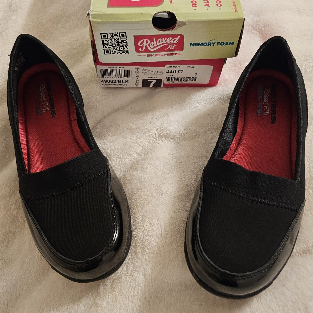 Skechers Career Weekday flats black size 7.5